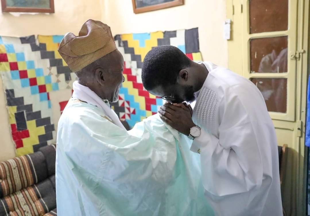 Visite à Médina Baye:  » Baye Niass est mon modèle pour son patriotisme et son panafricanisme « , dixit Bassirou Diomaye Faye.&nbsp;