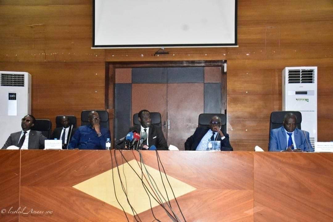 REDDITION DES COMPTES | LES MAGISTRATS DU POOL JUDICIAIRE FINANCIER OFFICIELLEMENT INSTALLÉSLe Pool judiciaire financier (PJF) a été officiellement inauguré ce mardi 17 septembre 2024 à Dakar, lors d’une cérémonie présidée par Ousmane Diagne, ministre de la Justice. L’événement a réuni des hauts responsables judiciaires, soulignant l’engagement national en faveur de la transparence et de la responsabilité dans la gestion des finances publiques, et marquant une avancée significative dans la lutte contre la corruption au Sénégal.