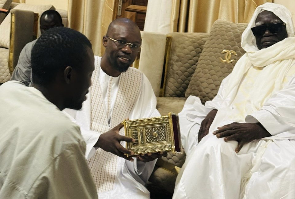 Touba : Ousmane Sonko en visite chez le Khalife général des Mourides dans un contexte politique tendu
