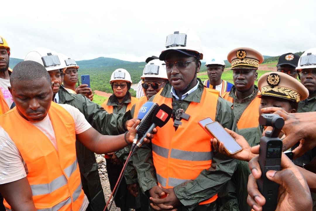 Reprise imminente des travaux du Barrage Hydroélectrique de Sambangalou : un projet stratégique pour l&rsquo;OMVG