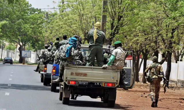 Mali : un pays sous tension après des attaques combinées