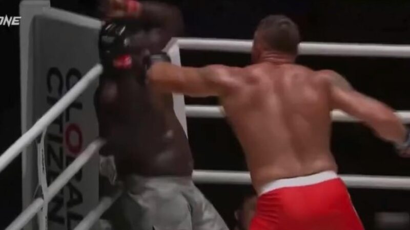 Reug Reug perd sa ceinture mondiale : Anatoly Malykhin reprend le trône du ONE Championship
