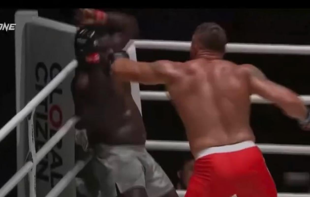 Reug Reug perd sa ceinture mondiale : Anatoly Malykhin reprend le trône du ONE Championship
