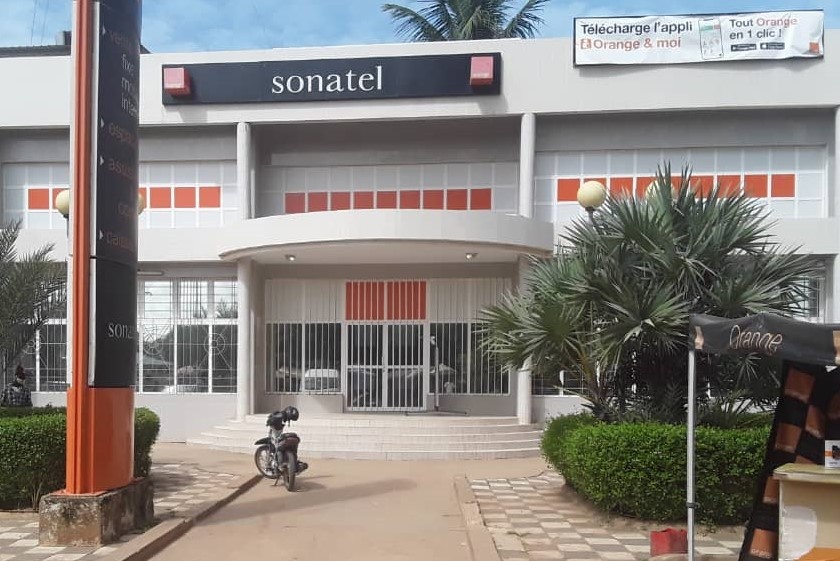 Mbour : Un ex-agent de Sonatel poursuivi pour escroquerie après un faux contrôle Orange Money